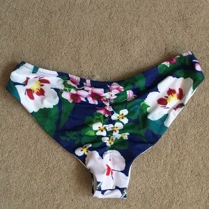 Cheeky bikini bottoms NWOT